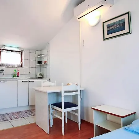 Studio Lena Τρογκίρ