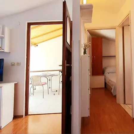 Studio Lena Τρογκίρ
